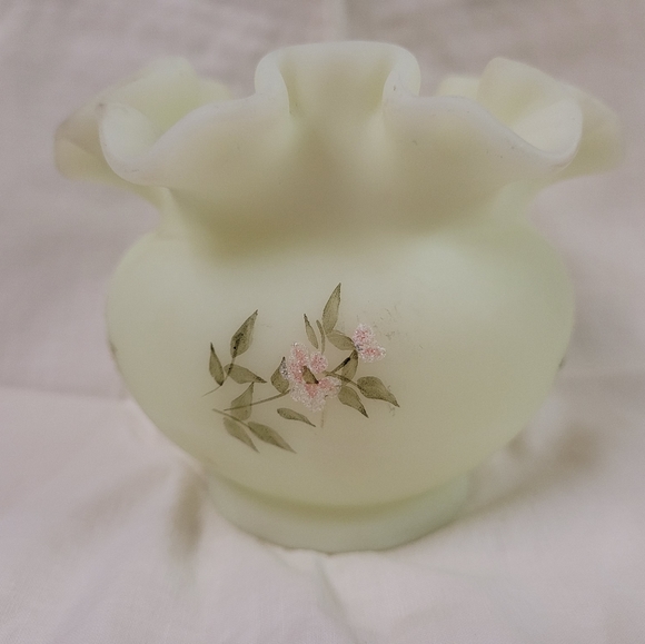 Sold* Fenton Hand Painted Marilyn Wagner Satin Uranium Glass Bowl - Picture 4 of 9